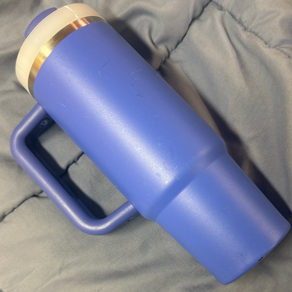 30 Oz Stanley Tumbler - Picture 5 of 10